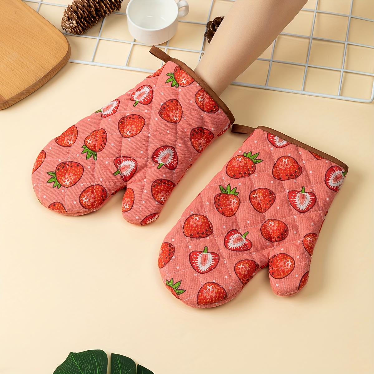 イチゴ柄デイリーホームキッチンオーブン手袋断熱パッド厚みのあ - Kitchen Baking Gloves のレビューと価格